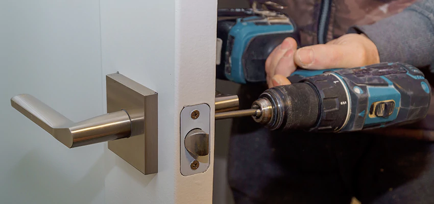 Broken Door Handle Lock Repair in Doral, Florida